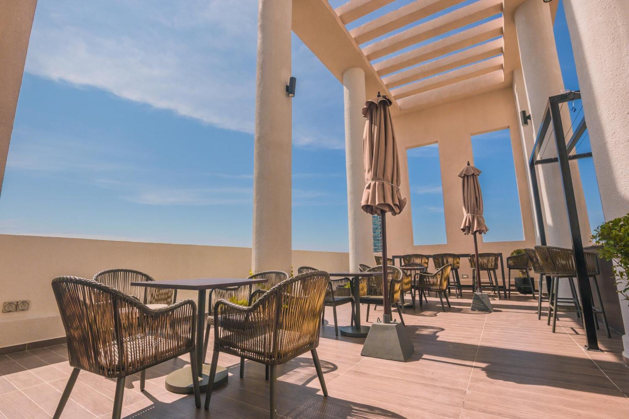 Celestara Luxury At Trizen With Pool, View Apartment *